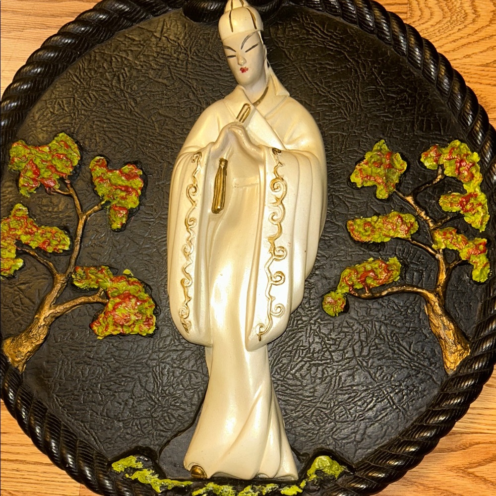 Decorative Wall Plaques with Asian Figures - Picture 10 of 11